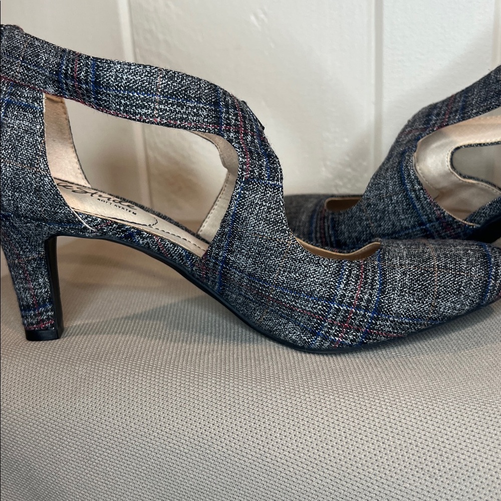 LifeStride Woman Giovanna 2 Grey Plaid Fabric Pump - Picture 5 of 9